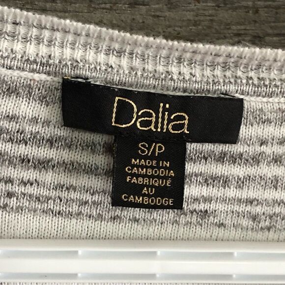 DALIA size small white/Grey striped sweater - Picture 4 of 5
